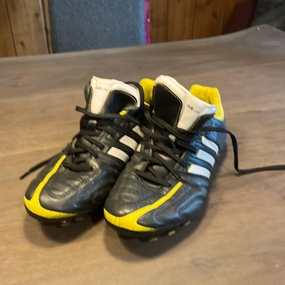 Adidas adipure 11pro turf cleats - size 8 EUC